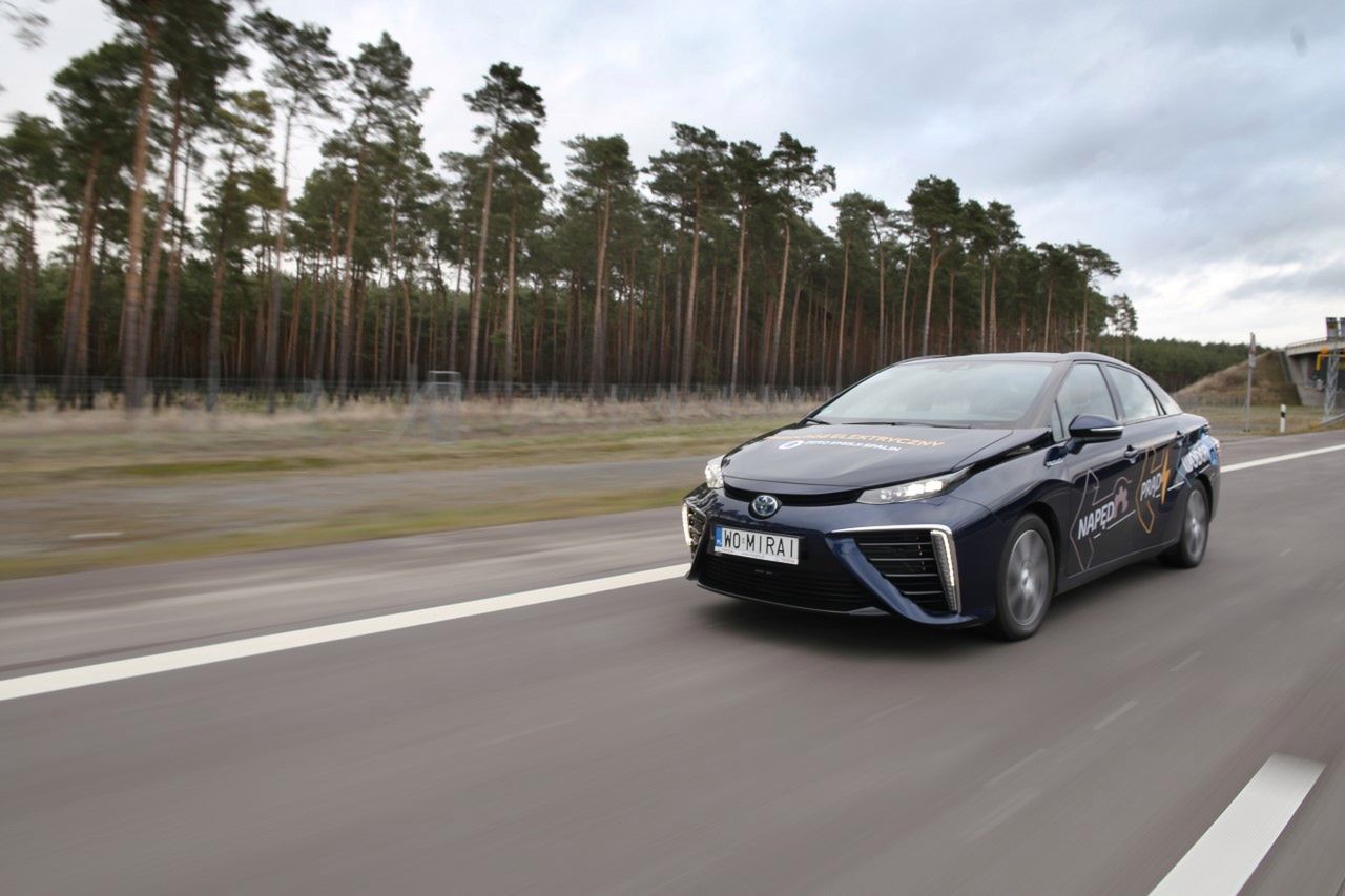 Jest zarejestrowana w Polsce, ale nie można jej tu zatankować. Jeździłem Toyotą Mirai