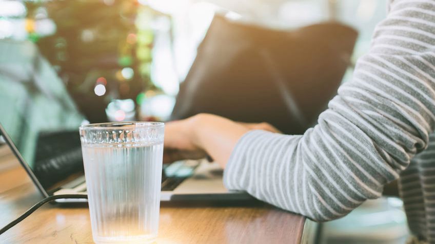 Co się dzieje w organizmie, kiedy pijesz za mało wody?