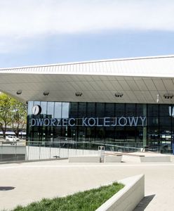 Kałuże w przejściu nowego dworca. Fiasko inwestycji za 87 mln zł