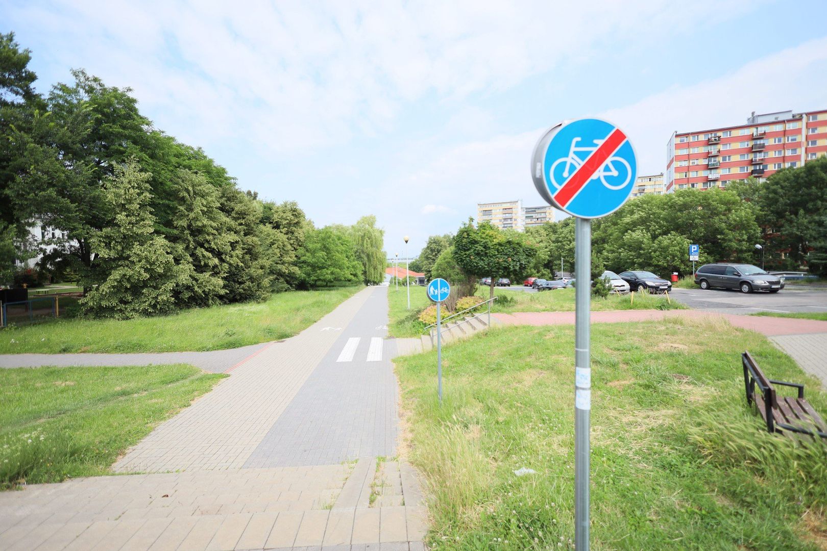 Ścieżka rowerowa na Czubach przedzielona...schodami. „To absurdalne i groźne”