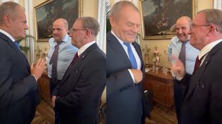 Cezary Żak obrywa po wizycie Donalda Tuska na planie "Rancza". Odpowiedział hejterowi