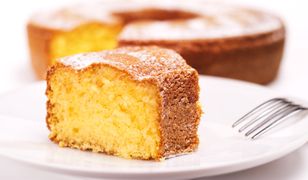 Ciasto jogurtowe w polewie z białej czekolady