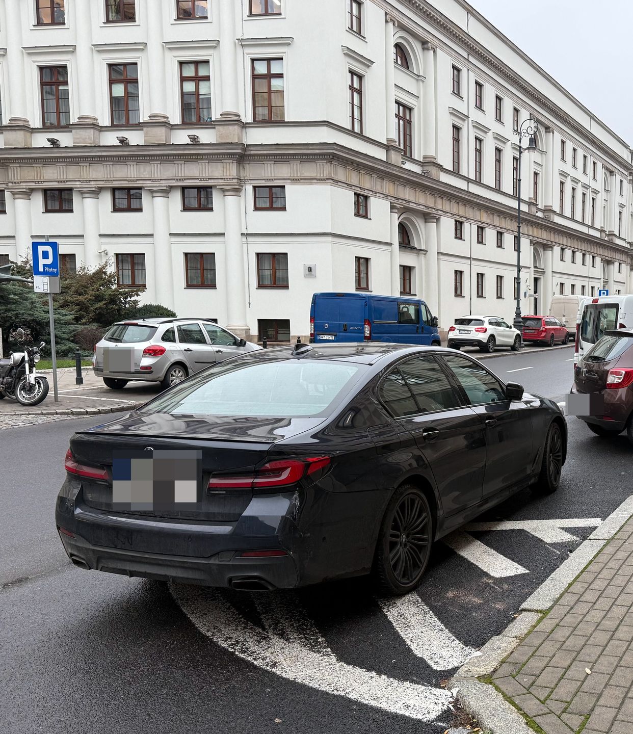 Monika Olejnik znów przyłapana na parkowaniu na zakazie