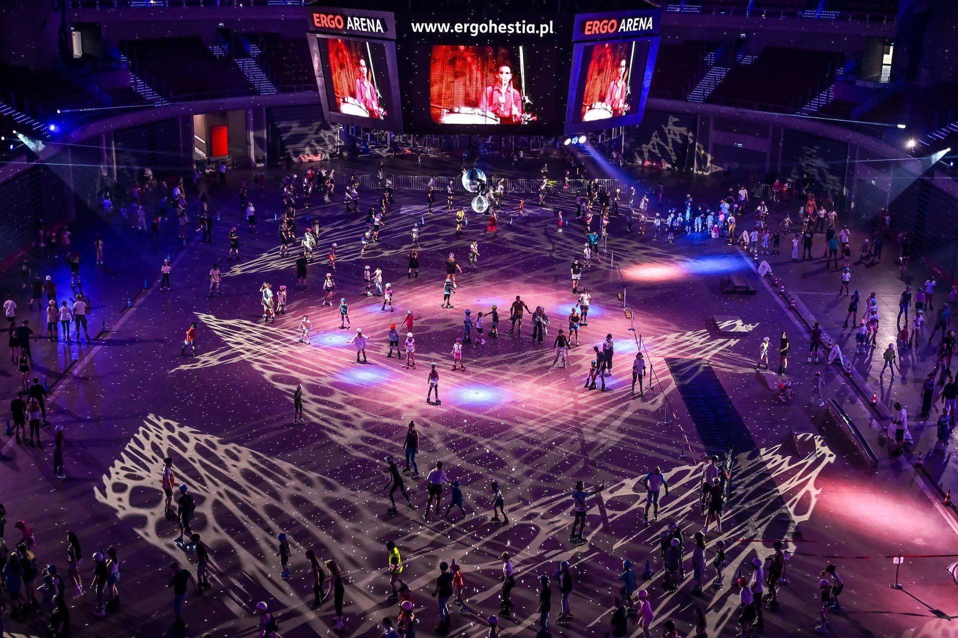 17.08.2025 SOPOT hala widowiskowo - sportowa ergo arena. rolkodisco w ramach obchodow 15-lecia dzialalnosci hali FOT. PRZEMEK SWIDERSKI / POLSKA PRESS / DZIENNIK BALTYCKI