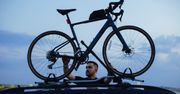 Jak przewozić rower na dachu auta? Poradnik wakacyjny