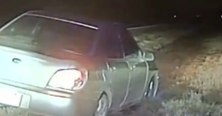 Pijany kierowca nieświadomie wezwał policję na samego siebie. Nagranie z USA