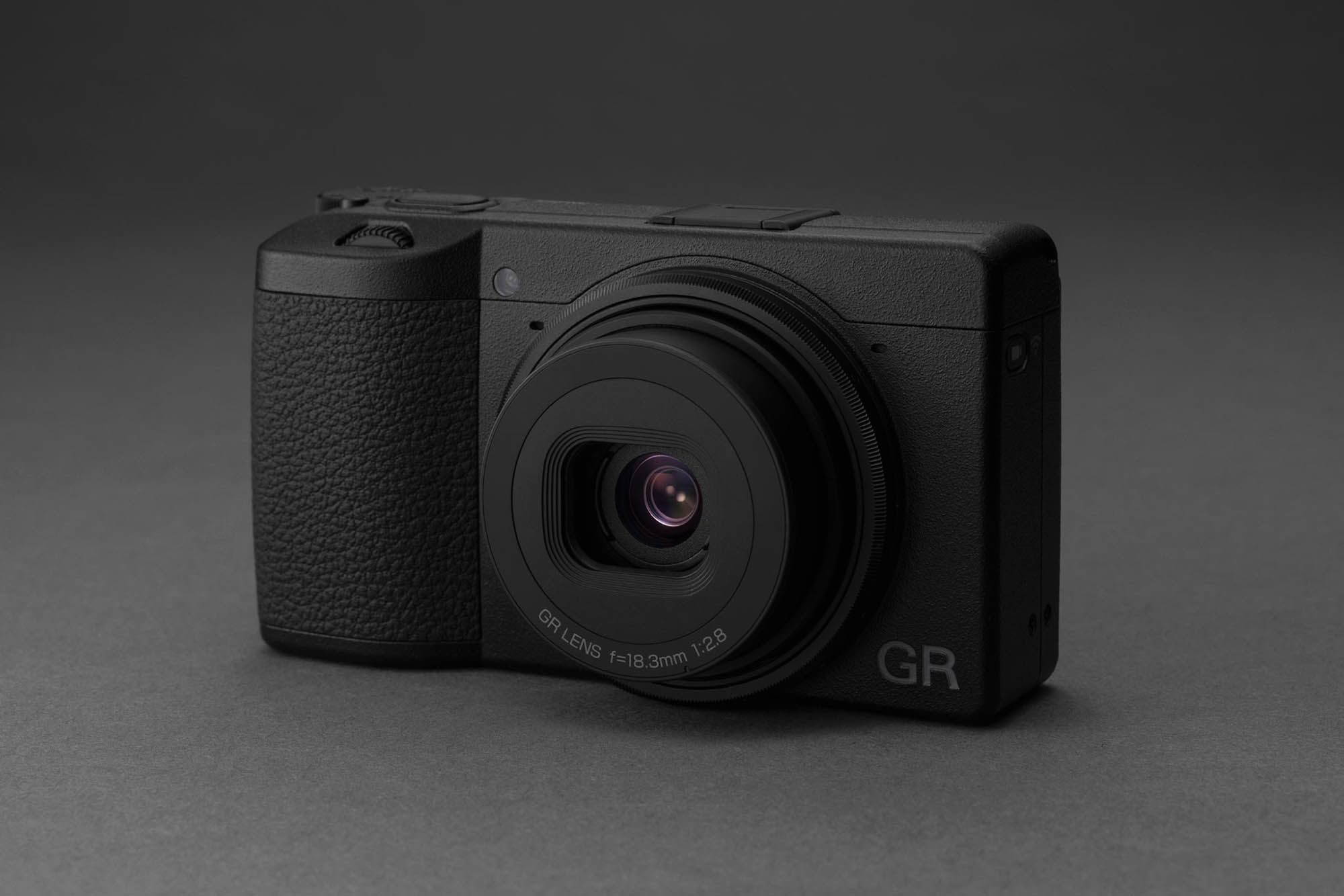 Ricoh GR III: znamy cenę i dostępność długo wyczekiwanego kompaktu 1