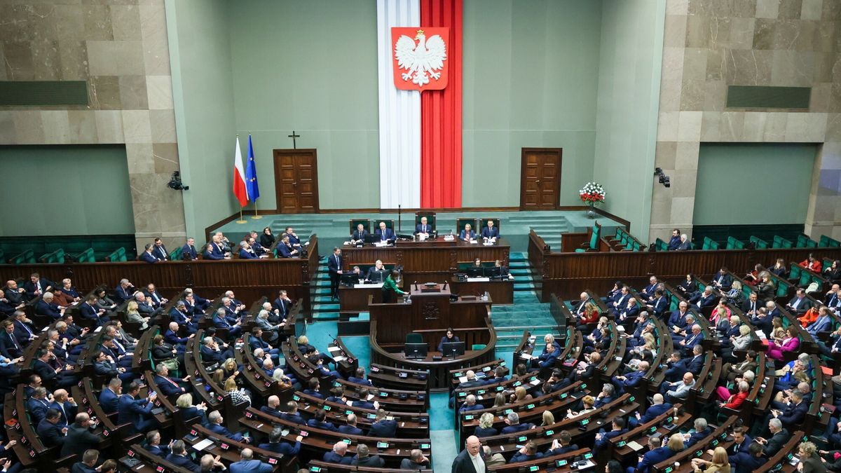 Posłowie dostali więcej pieniędzy.