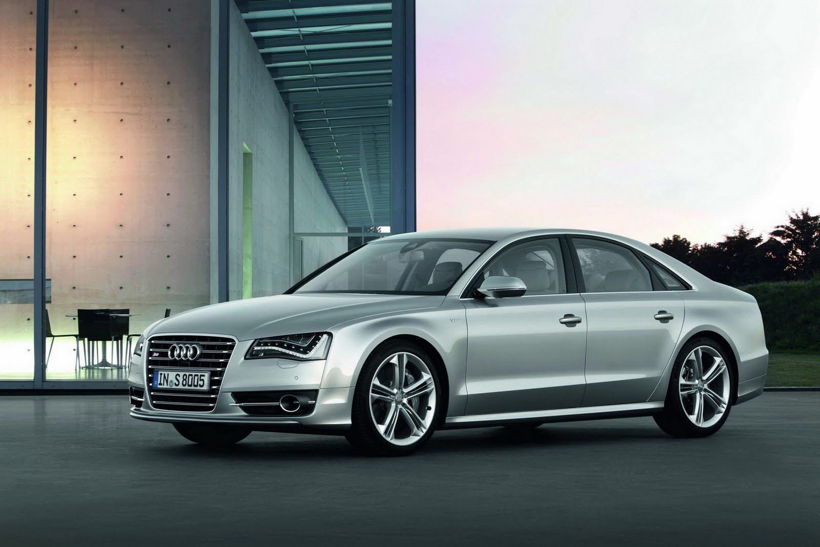 Audi-S8