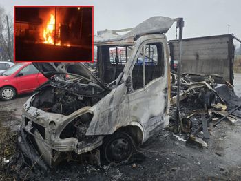 Lublin: Pożar samochodu przy stacji kolejowej. Auto całkiem spłonęło