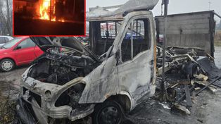 Lublin: Pożar samochodu przy stacji kolejowej. Auto całkiem spłonęło