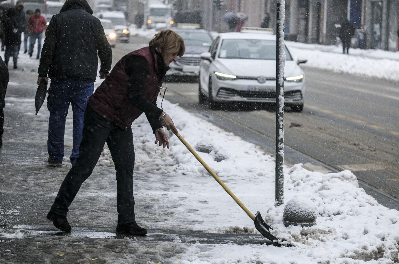 Paraliż na Bałkanach. Dwumetrowe zaspy śniegu