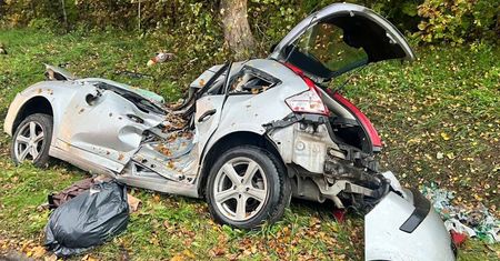 Sołdany: Citroen wypadł z drogi i uderzył w drzewo. Kierująca zginęła na miejscu