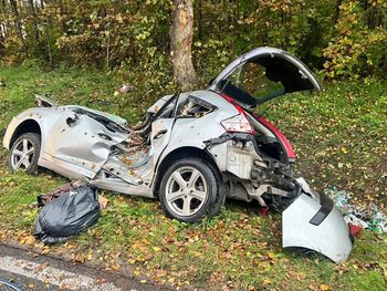 Sołdany: Citroen wypadł z drogi i uderzył w drzewo. Kierująca zginęła na miejscu