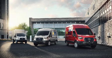Ford E-Transit już w polskich salonach. Ile kosztuje dostawczak na prąd?