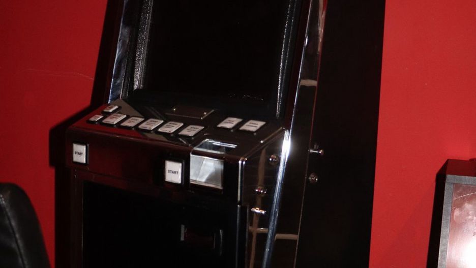 Policjanci z Sosnowca zlikwidowali lokal z nielegalnymi automatami do gry.