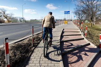 Biegasz lub jeździsz na rowerze? Musisz mieć maseczkę