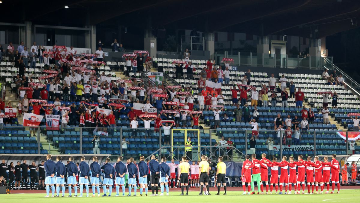 Serravalle, San Marino, 05.09.2021. Piłkarze reprezentacji Polski (P) i San Marino (L) przed meczem eliminacyjnym mistrzostw świata w Serravalle, 5 bm. (gj) PAP/Leszek Szymański