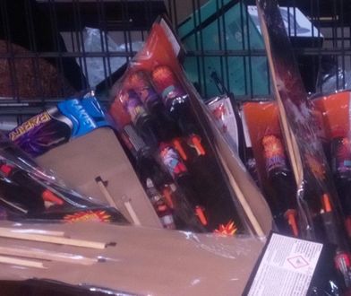 Straż miejska i policja w markecie. Stoisko bez żadnej opieki