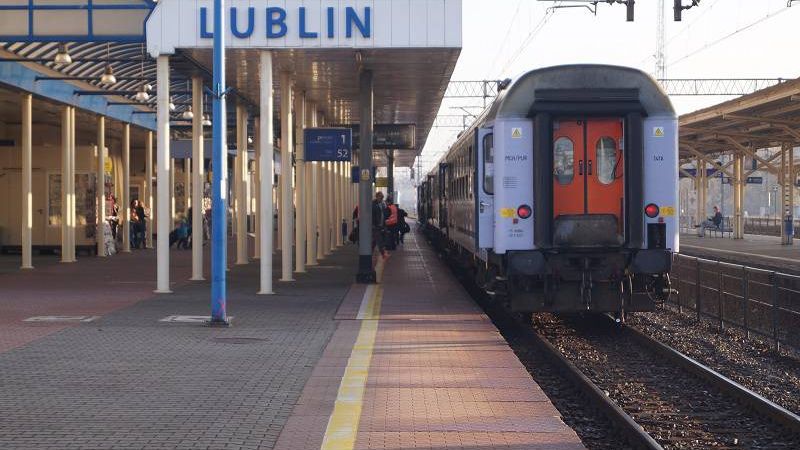 dworzec pkp lublin stacja pociąg tory peron