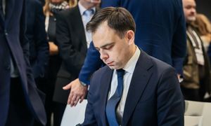 48 tys. zł pensji dla lekarza? Minister finansów komentuje