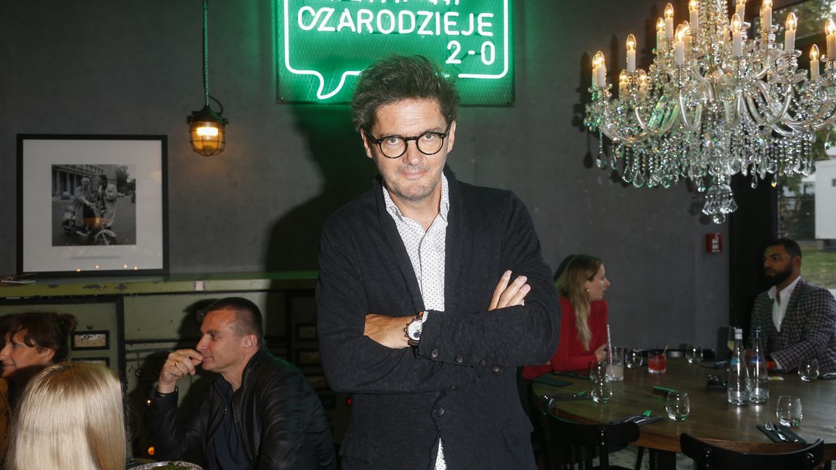 Otwarcie knajpy Wojewódzkiego  Na warszawskim Powiślu została otwarta nowa restauracja, i to nie byle jaka! Właścicielem jej jest znany dziennikarz Kuba Wojewódzki oraz Józef Krawczyk. Drzwi restauracji "Niewinni Czarodzieje 2.0" zostały otwarte o 16:00, a w klubie pojawił się także Wojewódzki. "Niewinni Czarodzieje 2.0" mieszczą się na parterze biurowca prostopadłego do ulicy Zajęczej, na terenie zrewitalizowanej Elektrowni Powiśle. Restauracja-klub łączy w sobie świat muzyki i stand-upu, a odwiedzający ją goście zawsze mogą liczyć na wspaniałą atmosferę, jedzenie i drinki.