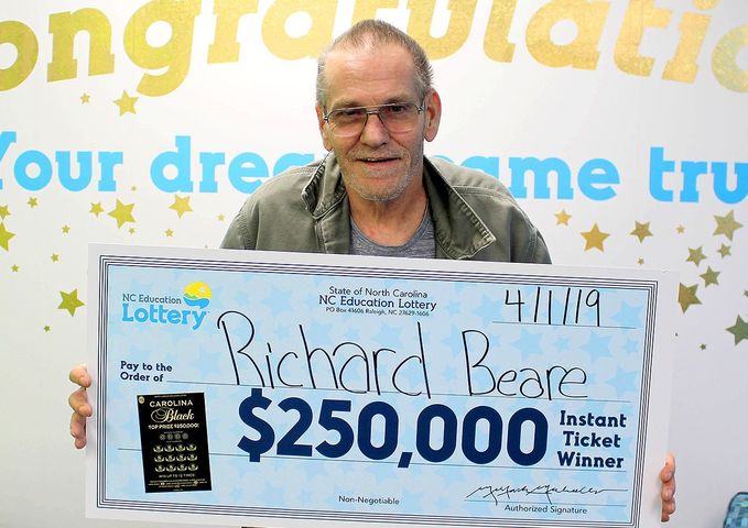 Mężczyzna z rakiem wątroby wygrał 250 tys. w losie-zdrapce