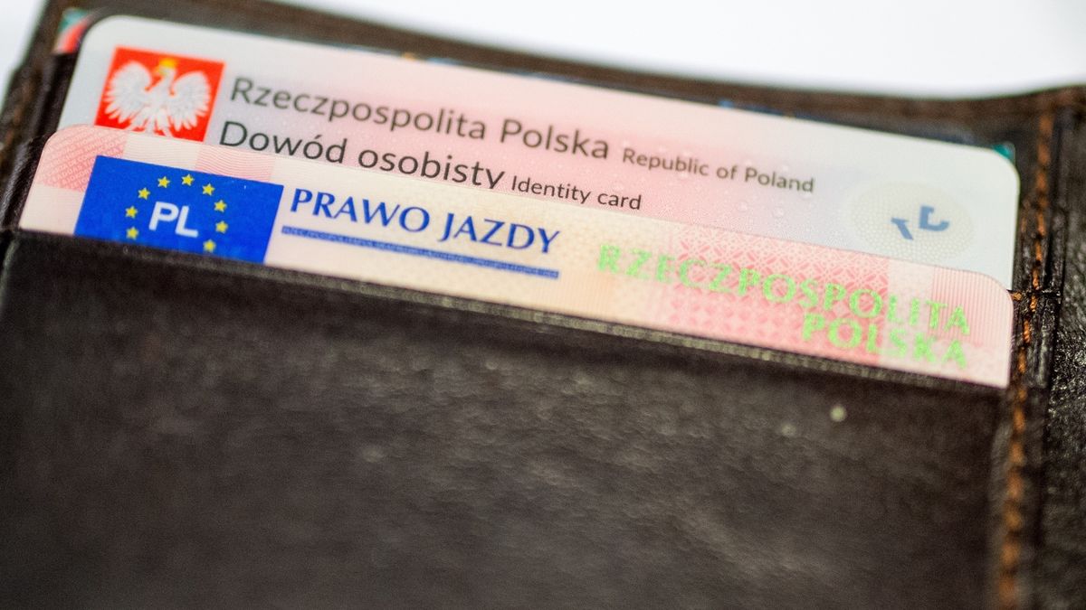 Właściciele bezterminowych praw jazdy mogą jeszcze długo spać spokojnie.