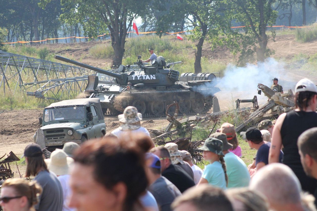 Malechowo: Crash Test na Zlocie Pojazdów Militarnych i Wojskowych