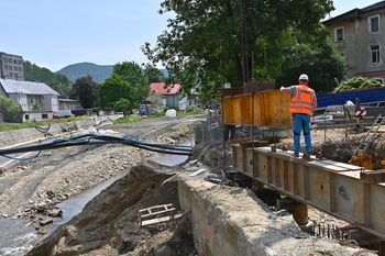 Dolny Śląsk dostał państwowe pieniądze. 38 milionów złotych na odbudowę dróg i mostów po powodzi. Oto lista inwestycji