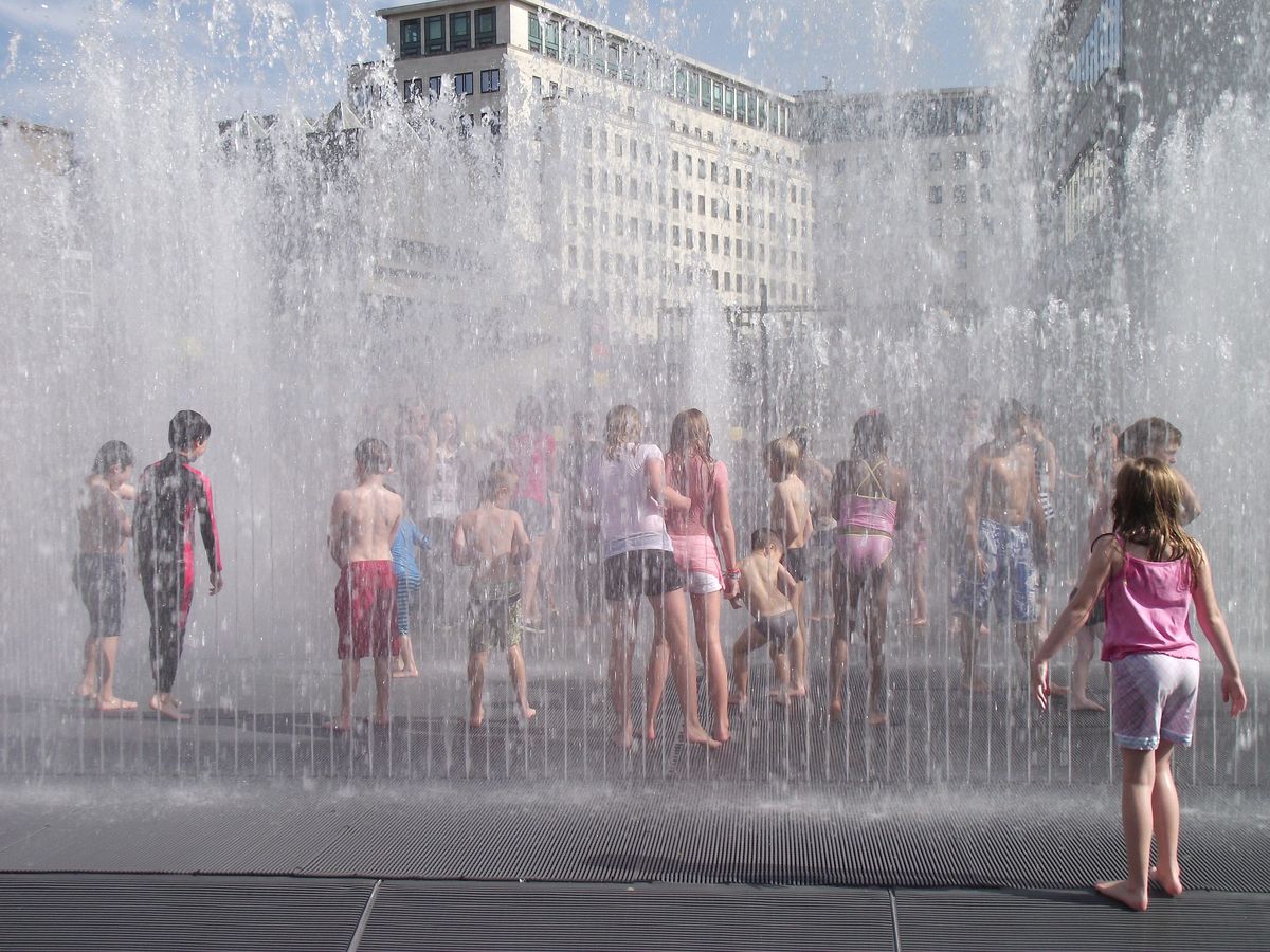Kąpiel w miejskiej fontannie może zakończyć się mandatem