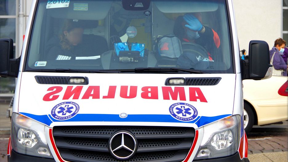 Stock MaBaPHOTO: ZOFIA I MAREK BAZAK / EAST NEWS   Wojewodztwo zachodniopomorskie Szczecin N/z ambulans medycznyZOFIA BAZAK