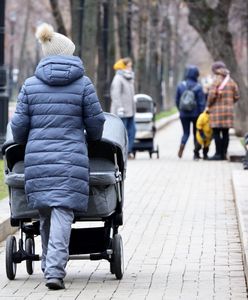 Skarbówka ściga rodziców. Sprawdza, czy są "wystarczająco samotni"