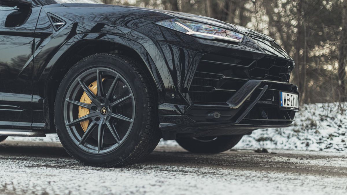 Podniesione auto z czterema miejscami i znakiem Lamborghini? To możliwe