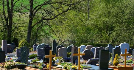 Rosja wciąż rozbudowuje cmentarze. Nie ma gdzie chować poległych?