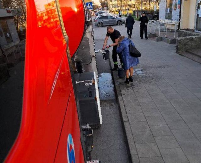 Poważna awaria wodociągowa na terenie Otwocka i Karczewa. Na pomoc ruszyli strażacy z naszego regionu