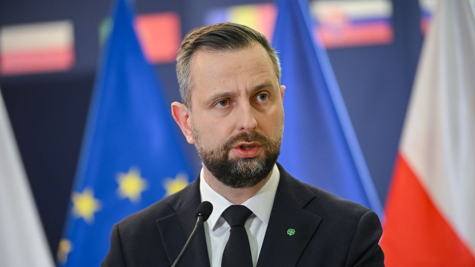 Warszawa, 12.12.2024. Wicepremier, minister obrony narodowej Władysław Kosiniak-Kamysz bierze udział w podpisaniu umowy na zakup bezzałogowego systemu powietrznego MQ-9B SkyGuardian dla Wojska Polskiego w siedzibie MON w Warszawie, 12 bm. Umowa ma na celu zwiększenie zdolności Sił Zbrojnych RP w zakresie pozyskiwania danych rozpoznawczych. (ad) PAP/Marcin Obara