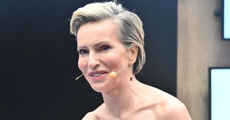 Paulina Smaszcz i jej GŁĘBOKI dekolt przesyłają wielkanocne życzenia: "Kochamy ten czas"