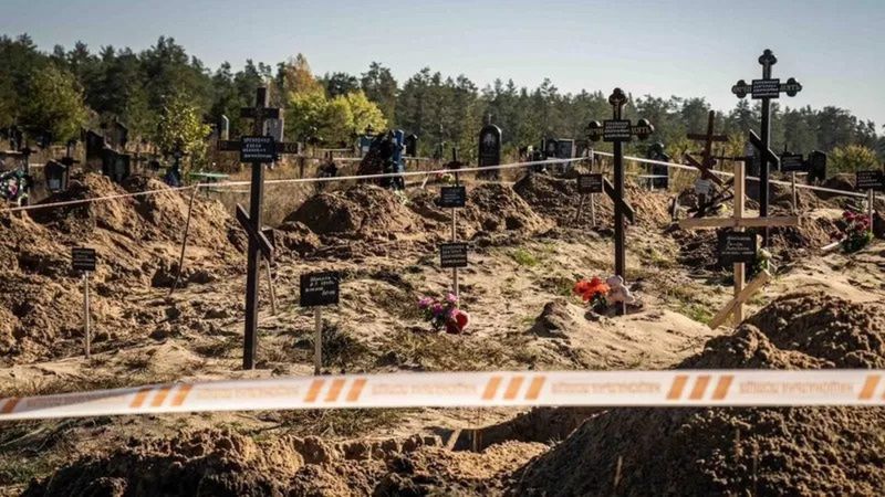 На лиманському кладовищі знайшли стихійні могили дітей: дівчаток 2008, 2019, 2021 років народження та хлопчиків 2011 та 2012 років народження