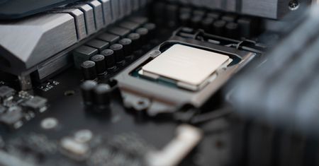 Intel. Udało się wyodrębnić tajny klucz szyfrujący używany do zabezpieczania mikrokodów