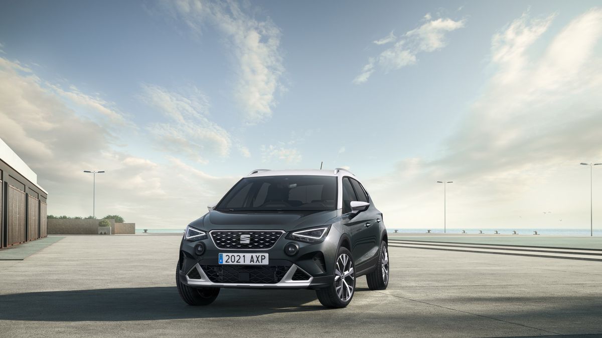 Kosmetyka z zewnątrz i mała rewolucja w środku - tak w skrócie można opisać lifting Arony.