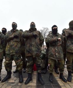 Dają pożywkę rosyjskiej propagandzie, teraz bronią Mariupola. Kim są Azowcy?