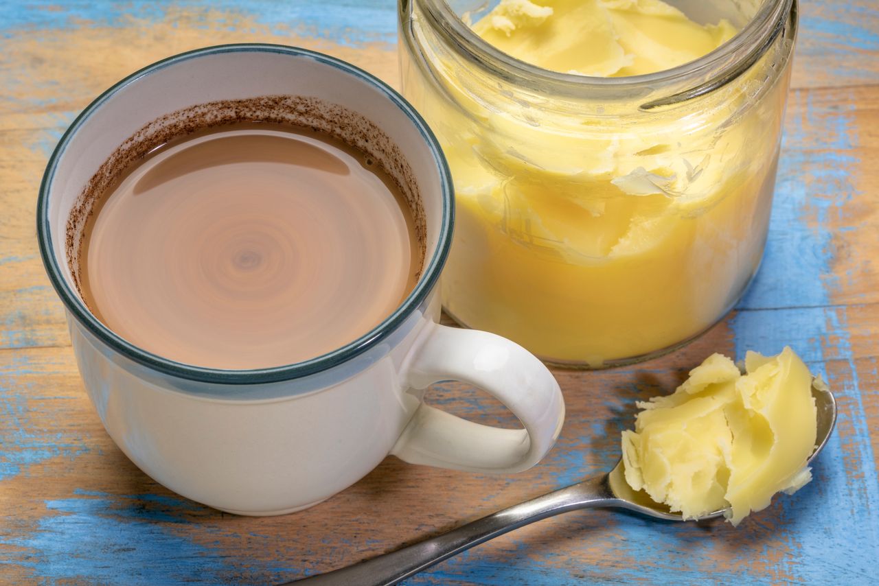 Kawa kuloodporna. Bulletproof coffee, czyli kofeina z olejem kokosowym