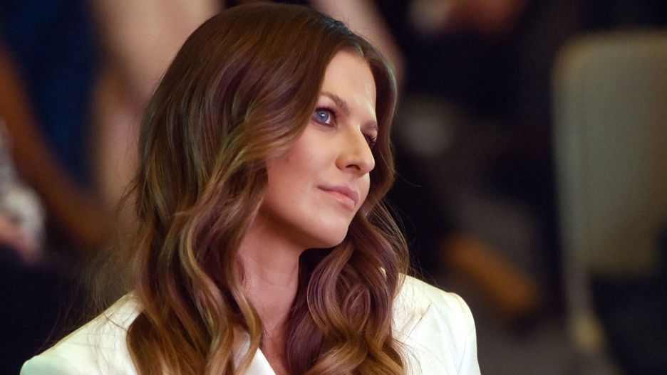 scena z: Anna Lewandowska, SK:, , fot. Kurnikowski/AKPA
damskie, Gala Marki Roku 2020/2021, kobieta, makijaż delikatny, usta różowe, Anna Lewandowska