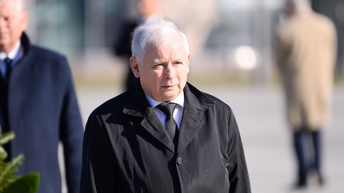 Jarosław Kaczyński przyłapany bez maseczki