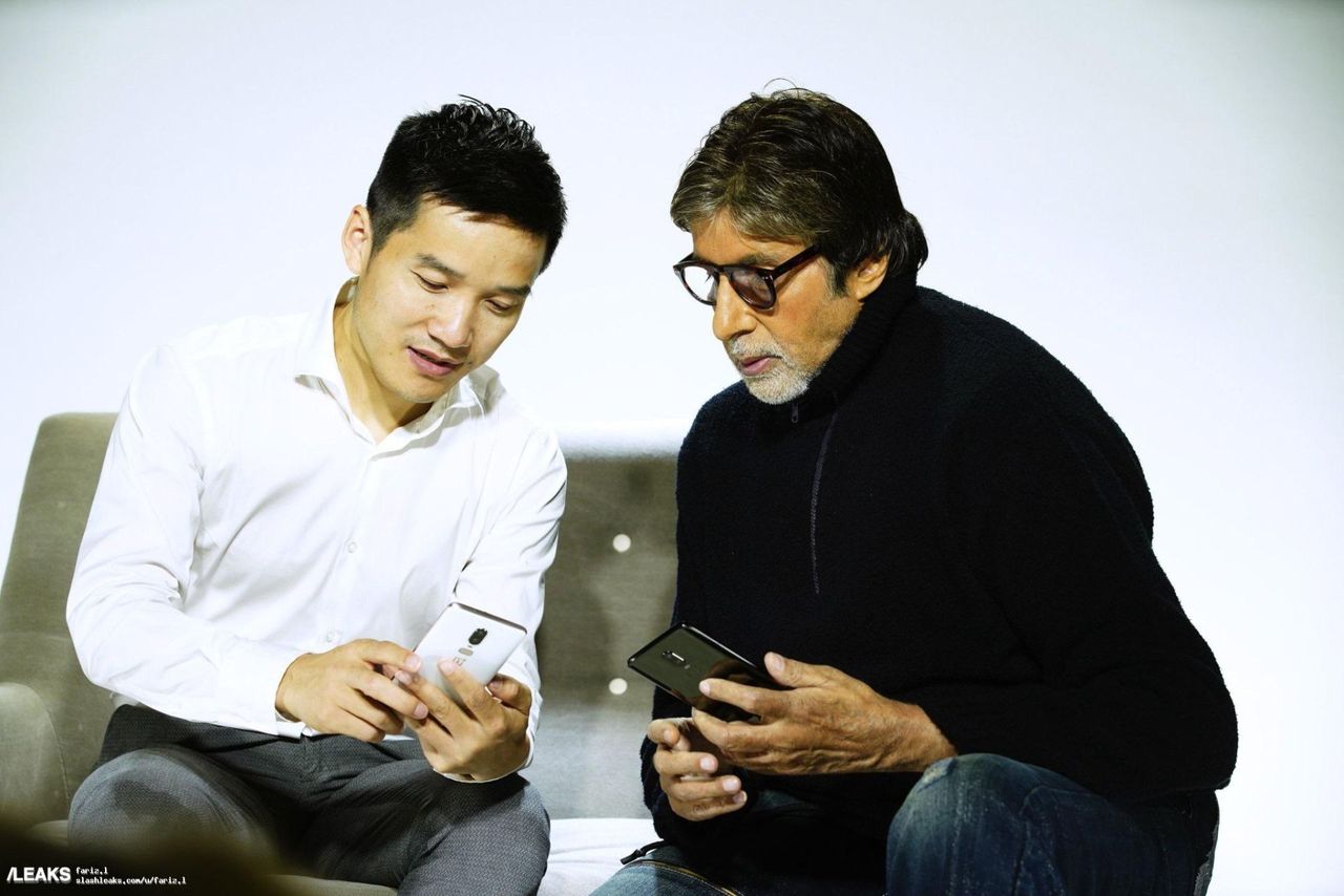 Szef OnePlus prezentuje nowego flagowca hinduskiemu aktorowi
