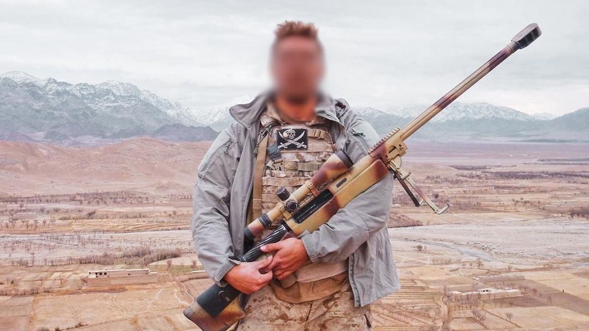 Żołnierz z karabinem McMillan TAC-50  - zdjęcie ilustracyjne