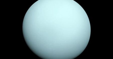 Zagadka dziwnego pola magnetycznego Urana. Dane z sondy Voyager II wprowadziły badaczy w błąd
