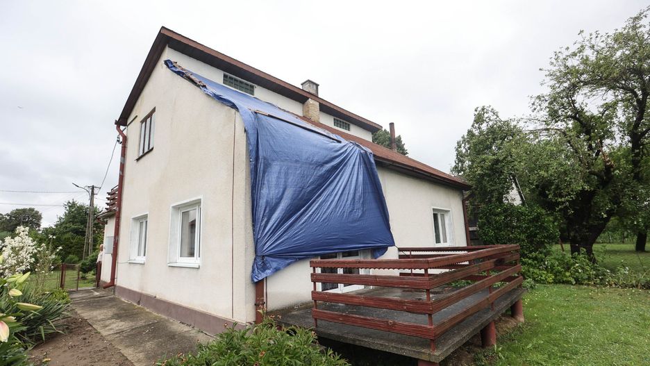 Usuwanie skutków nawałnicy w Głuchowie koło Łańcuta