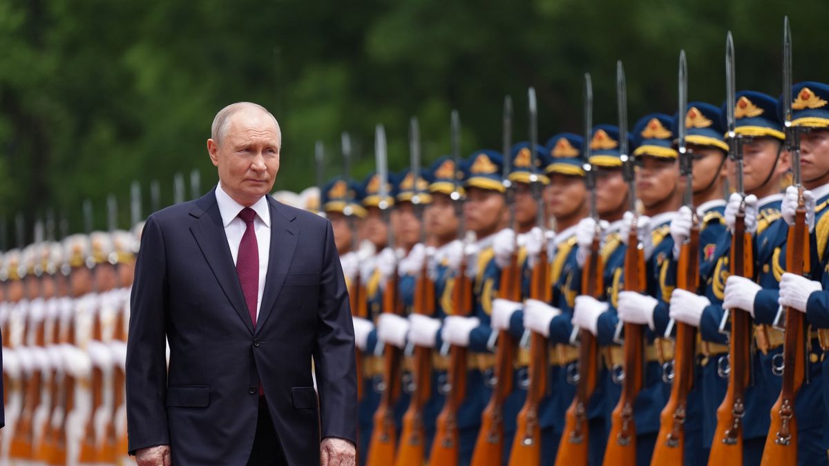 Chinese President Xi Jinping Holds Welcome Ceremony For Vladimir PutinBEIJING, CHINA - MAY 20: Russian President Vladimir Putin reviews Chinese honor guards on May 20, 2026 in Beijing, China. Chinese President Xi Jinping held a welcome ceremony on the morning of May 20 outside the Great Hall of the People in central Beijing for Russian President Vladimir Putin, who is on a state visit to China. (Photo by VCG/VCG via Getty Images)VCGwelcome ceremony, news, bestof, china, topix